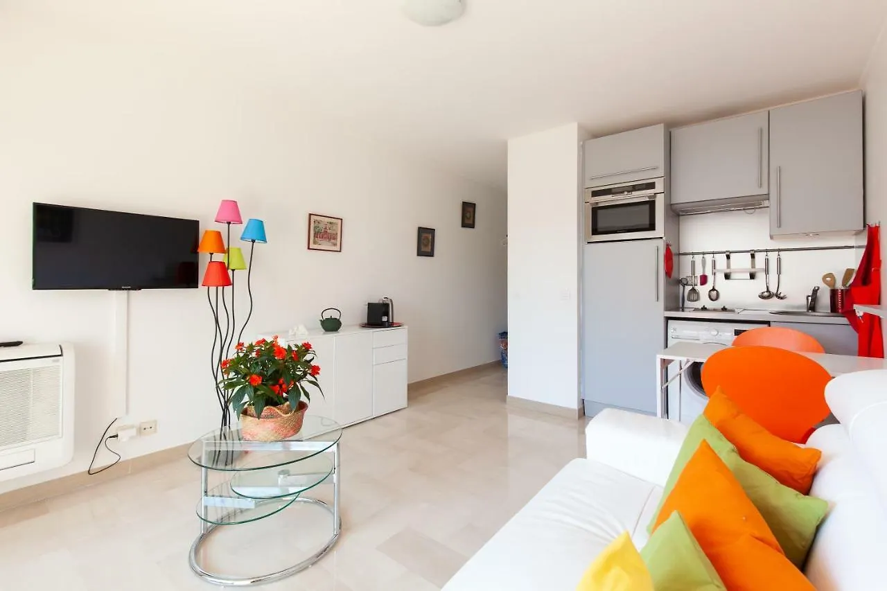 Cannes Centre Ville 0*,